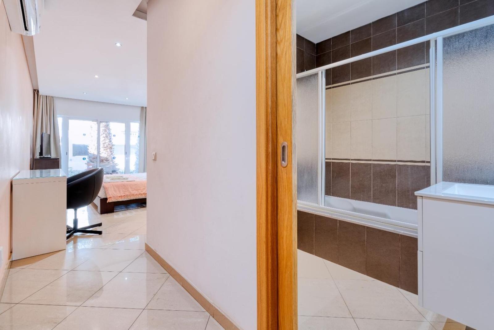 Full Private 300Sqm Villa Jacuzzi Heated Pool Ideal & Quiet Location Albufeira Eksteriør billede